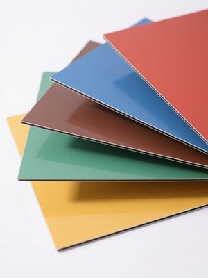 আবহাওয়া-প্রতিরোধী PVDF প্রলিপ্ত অ্যালুমিনিয়াম কম্পোজিট প্যানেল | UV-সুরক্ষিত আউটডোর বিলবোর্ড উপাদান