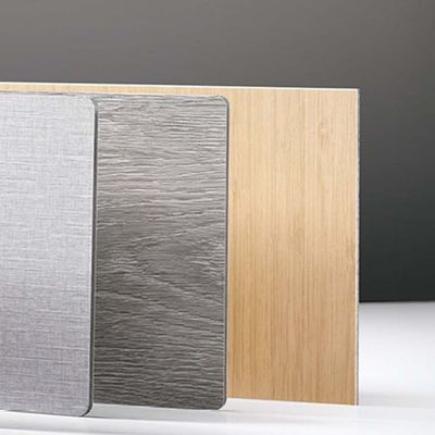 পিই অ্যালুমিনিয়াম কম্পোজিট প্যানেলের সাহায্যে বিল্ডিং পারফরম্যান্স উন্নত করুন টেকসই আবহাওয়া প্রতিরোধের